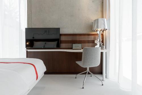 room detail thumbnail 1