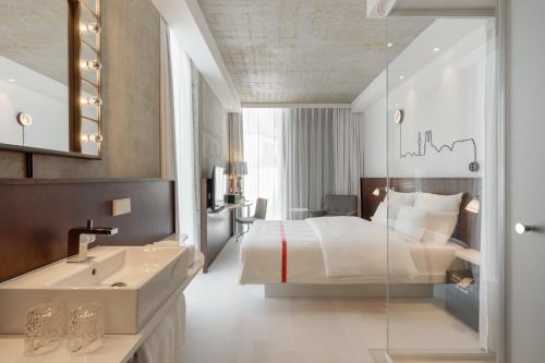 room detail thumbnail 1