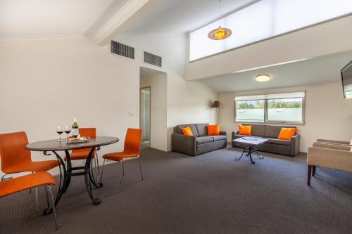 3 bedrooms, 4 beds