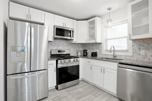 Stylish, Bright 3BR Retreat Near Downtown ATL in Vine City