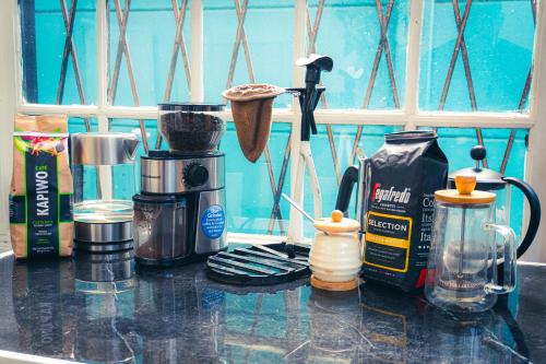 Instalaciones, The Nomad Hostel - SJO Airport 5 min - Private, WiFi & Premium Coffee in Alajuela