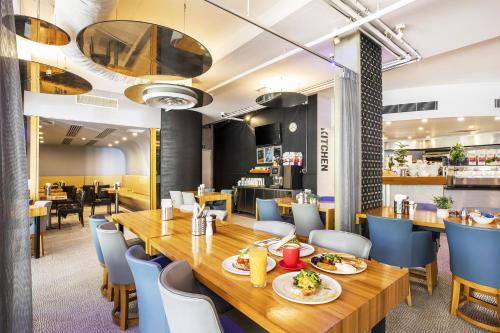 Restaurante, Metro Hotel Perth City in Perth