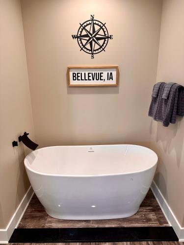 Grand River Suite in Bellevū (IA)
