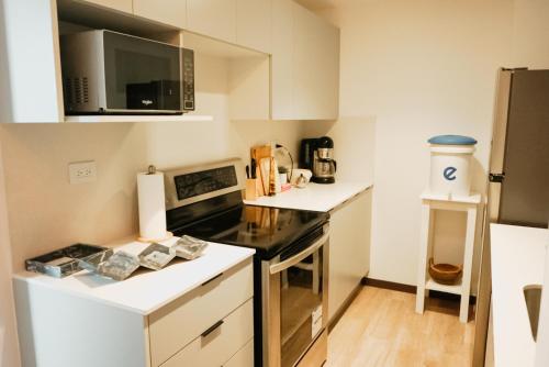 Luxury Skyline Apartment with pool city views & volcano views - image 2