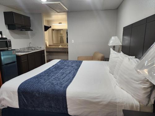 Atria Inn & Suites Kitchenette in Jourdanton (TX)