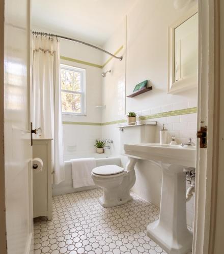 1890 CapeCod farmhouse:Charming, Private, Spacious in Saugerties, USA