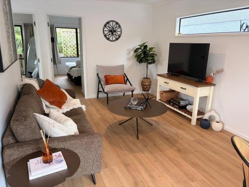 Newly Renovated - Private 2 bedroom retreat – khách sạn tại Greenmeadows