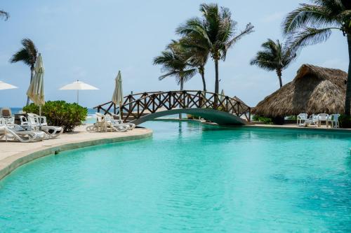 Family Apartment Beach & Pool in Acapulco 4 BR