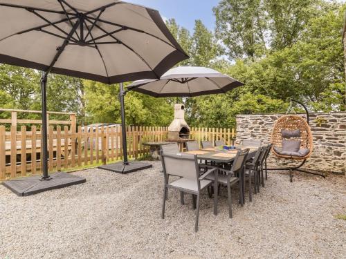 Gîte avec piscine et wifi - 8 pers. - FR-1-306-1349 (Gite avec piscine et wifi - 8 pers. - FR-1-306-1349) in Saint-Julien-de-Vouvantes