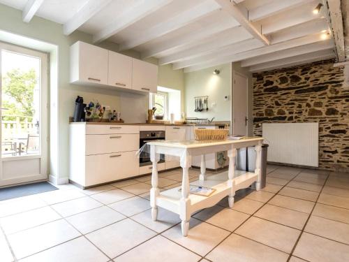 Gîte avec piscine et wifi - 8 pers. - FR-1-306-1349 (Gite avec piscine et wifi - 8 pers. - FR-1-306-1349) in Saint-Julien-de-Vouvantes