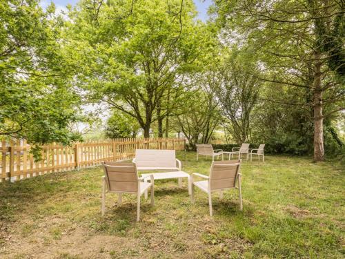 Gîte avec piscine et wifi - 8 pers. - FR-1-306-1349 (Gite avec piscine et wifi - 8 pers. - FR-1-306-1349) in Saint-Julien-de-Vouvantes