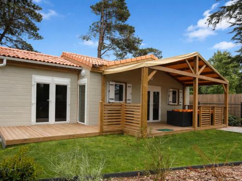 Chalet neuf avec piscine couverte, proche mer, calme et sécurisé - 6 personnes - FR-1-777-8 - Location, gîte - Saint-Hilaire-de-Riez