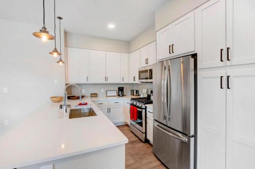 New Luxury Loft #208 - Huge Hot Tub & Great Views - 500 Dollars Of FREE Activities & Equipment Rentals Daily in Winter Park, USA
