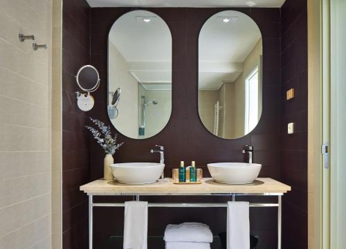 room detail thumbnail 2