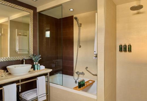 room detail thumbnail 2