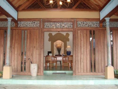 Lobby, Strawberry Hill Hotel & Restaurant in Bedugul