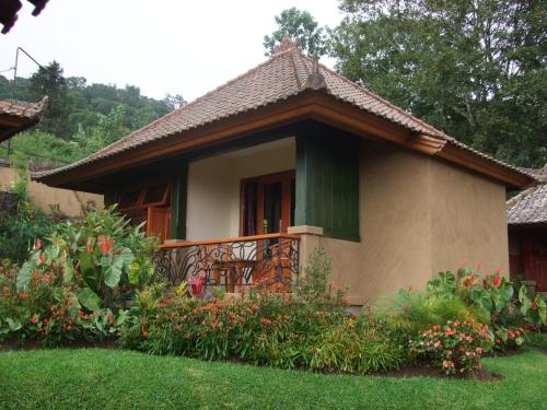 Strawberry Hill Hotel & Restaurant