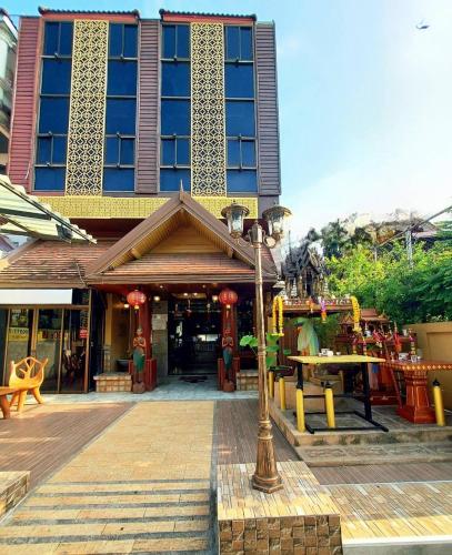 Traveller Inn Hotel in Night Bazaar