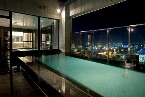 Bad in de openlucht, Candeo Hotels Kikuyo Kumamoto Airport near Kumamoto Athletics Stadium (Umakana Yokana Stadium)