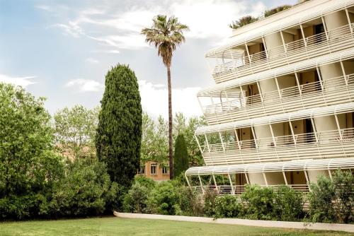 Hotel Ventura Saint-Tropez, Tapestry Collection By Hilton