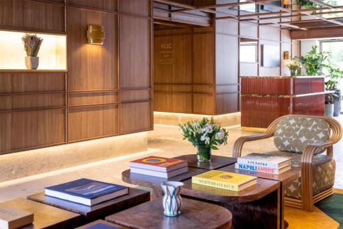 Hotel Ventura Saint-Tropez, Tapestry Collection By Hilton