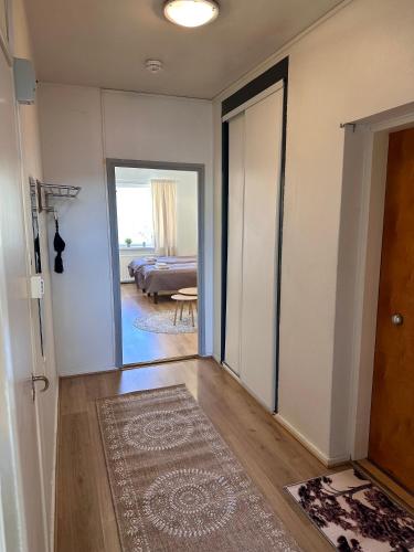 Valoisa läpitalon yksiö keskustassa, ilmainen parkkipaikka (Valoisa lapitalon yksio keskustassa, ilmainen parkkipaikka) in Seinäjoki