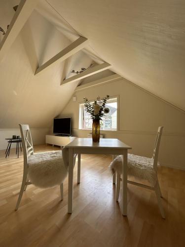 Central loft with parking in Bergen – khách sạn tại Arstad