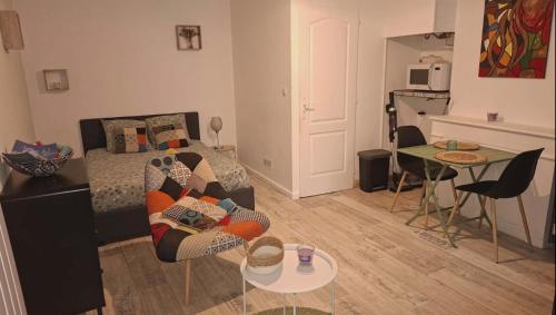 studio cosy meublé, terrasse et patio pour vélo, Charente-Maritime