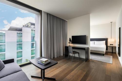 room detail thumbnail 1