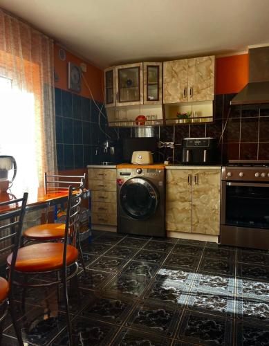 O Casǎ (O Casa) in Comuna 23 August