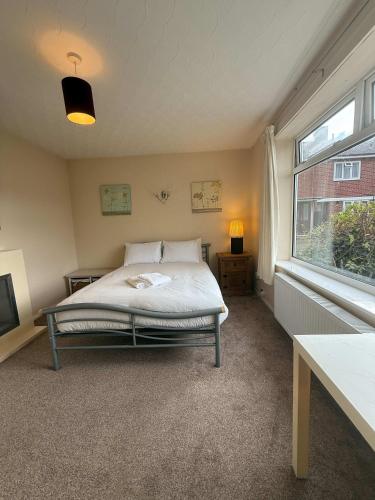 Comfortable 4BR Retreat in Chester gîte à louer Neston