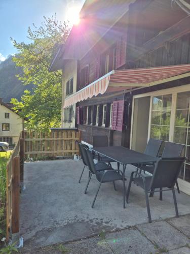 Balkons/terase, Nenis Hüsli (Nenis Husli) in Rüti (Glarus)