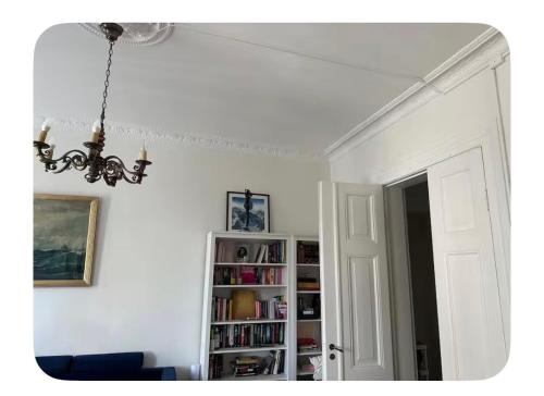 Charming huge apartment with south sunny balcony in Malmo Near Center