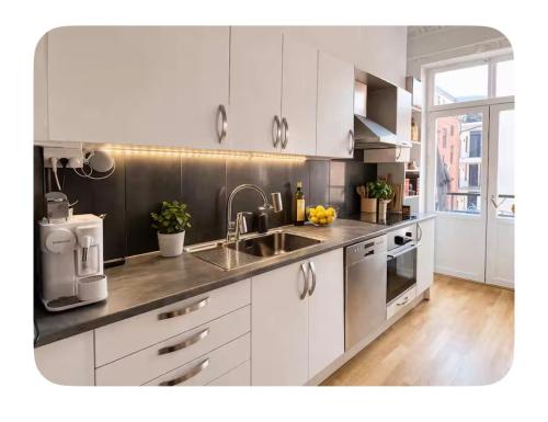 Kitchen, Charming huge apartment with south sunny balcony in Malmo Near Center