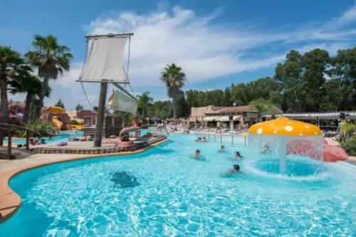 ZEcamping 4 étoiles animé 500m plage parc aquatique locatif TV clim