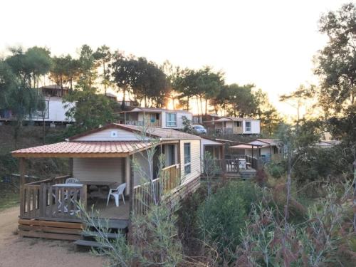 ZEcamping 3 étoiles à 1km de la plage piscine jacuzzi animaux acceptés 2