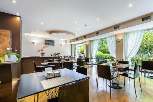 Toit ja joogid, Aston Hotel in Pino Torinese