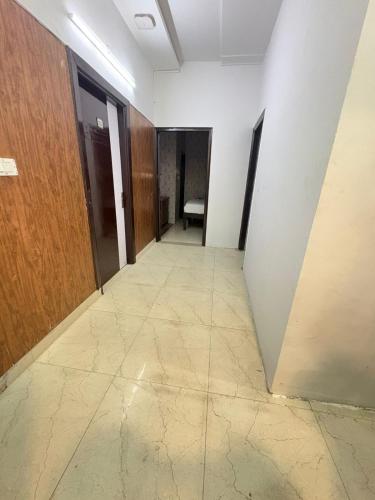 평면도, Hotel Golden Stay 2 Mints walking from Rajendra Nagar Metro Station in 샤다라