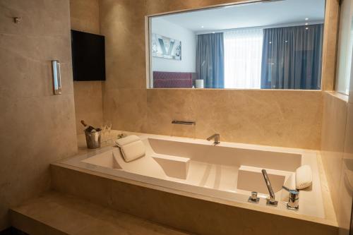 Instalaciones, Luxury Boutique Hotel Iris Porsche in MondSee