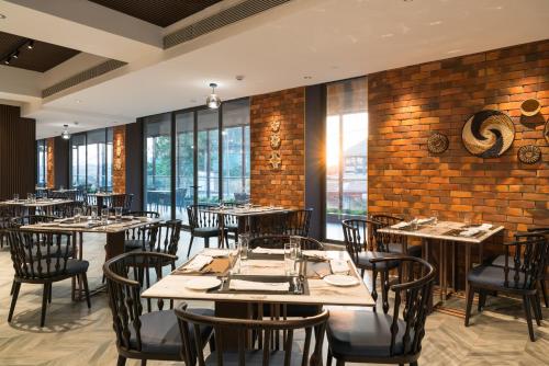 Restaurant, Bamus Sarovar Portico Kampala in Kampala