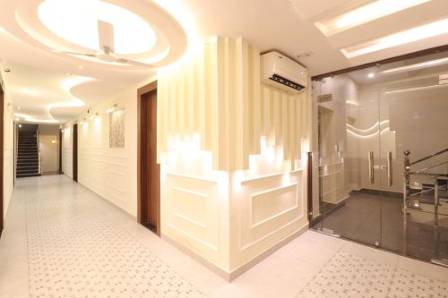 ล็อบบี้, Hotel Gangotri Suites in หิรัญวรา