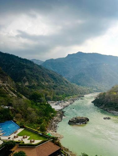 ALOHA ON SACRED GANGES 2BHK Premium Ganga View Apartment with Infinity Pool - Ranikhet