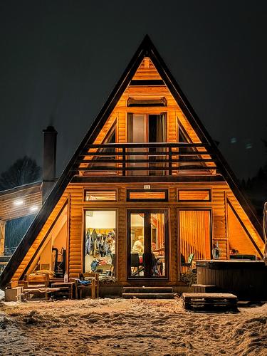Lunor House in Sub Cetate