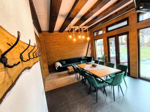 Lunor House in Sub Cetate