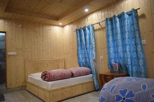 Ágy, Devdaar Cottage Gangotri in Gangotri