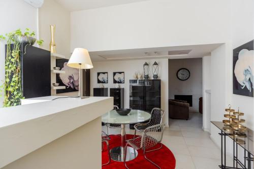 Carmelina Home 2