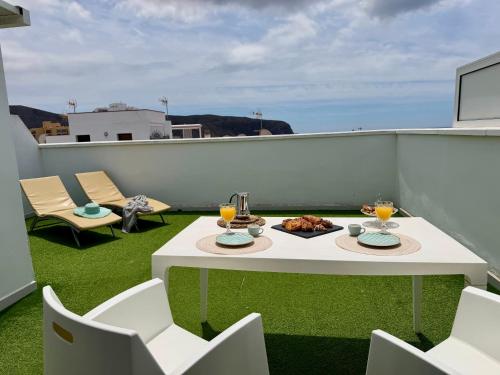 Luxury Sea View Penthouse, Hortensia Apartments, Los Cristianos, Tenerife 1