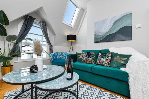 1-Bedroom City Centre Flat - Steps from Market Square