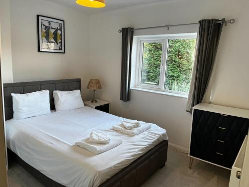 Alderton House - Spacious 3 Bed with Parking, Nottingham