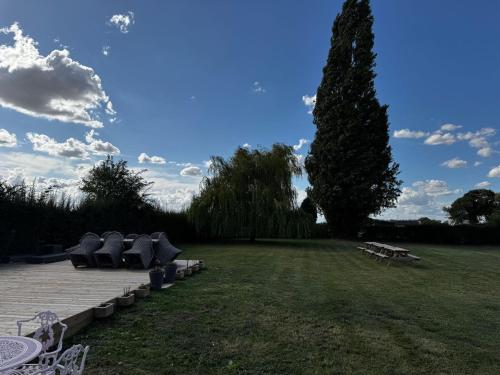 Spacious 6-Bed Countryside Home Surrounded by Nature in Spalding